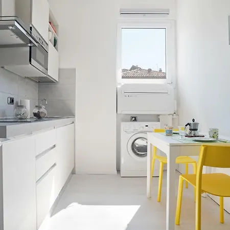 Apartment Guesthost - Of & Porta San Donato Bologna
